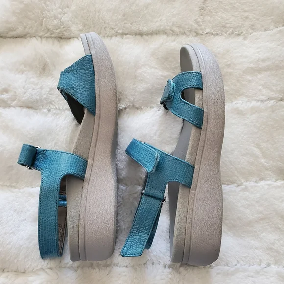 Vionic Blue Strappy Sandals - Picture 2 of 5